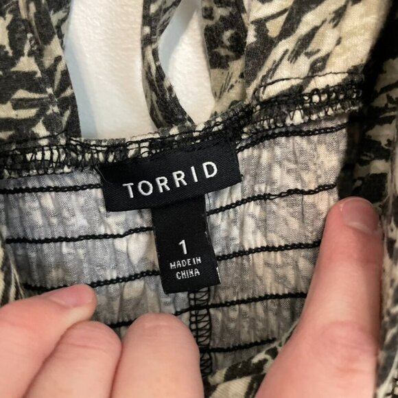 TORRID 1 Plus Size Feather Sleeveless Maxi Dress Cream Black Print Tie Back Boho - Picture 6 of 16